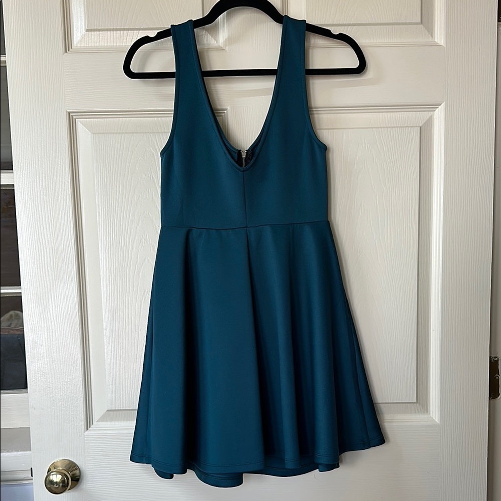 Elegant Teal Sleeveless Dress